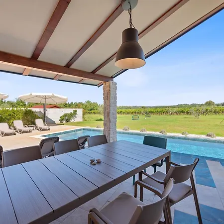 Villa Stellar